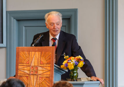 Evert Ihlis talar till de församlade då missionshuset blev avkristnat // 26 augusti 2012