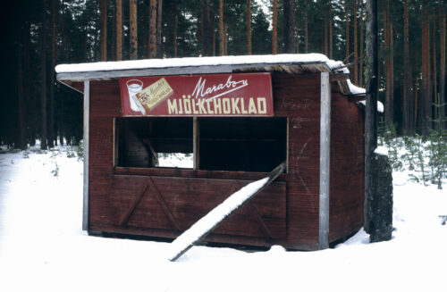 Slätthedsparken var Djuras dansställe på 40-talet och en bit in på 50. Kiosken fanns fortfarande kvar i november 1980.