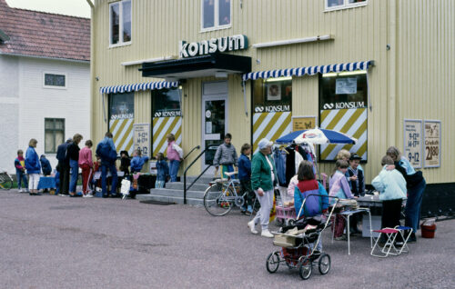 Lite loppis vid Konsum i Djura. September 1988