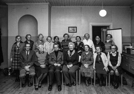 Församlingsafton i sockenstugan - Lind Britta Larsson hade visat bilder från Tanzania // 27 februari 1980